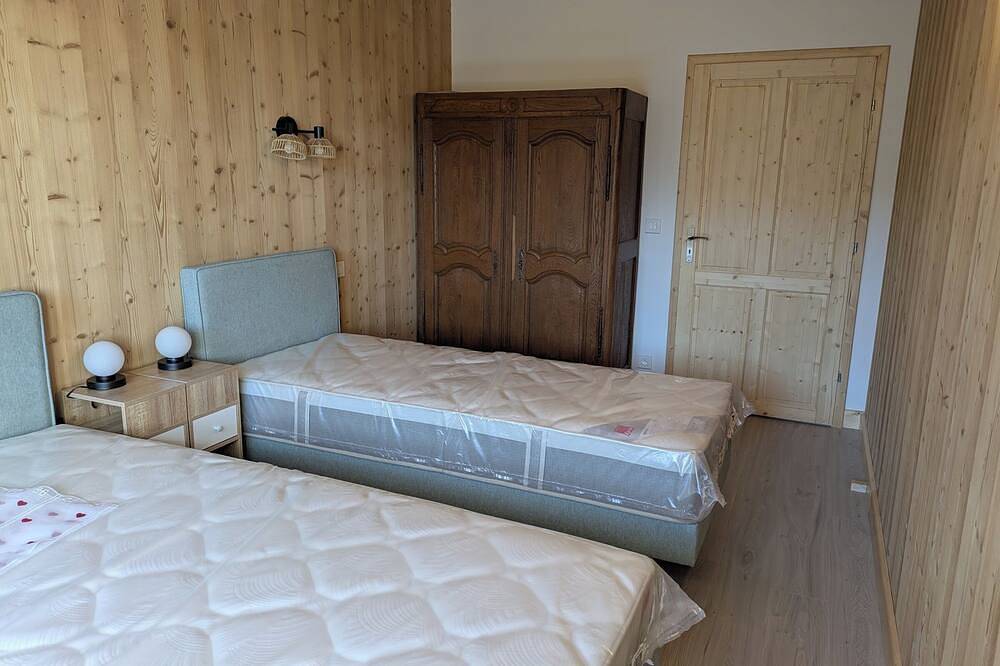 Ganze Wohnung, Large T4 garden apartment in a renovated farmhouse in a peaceful village. in Mieussy, Region Bonneville