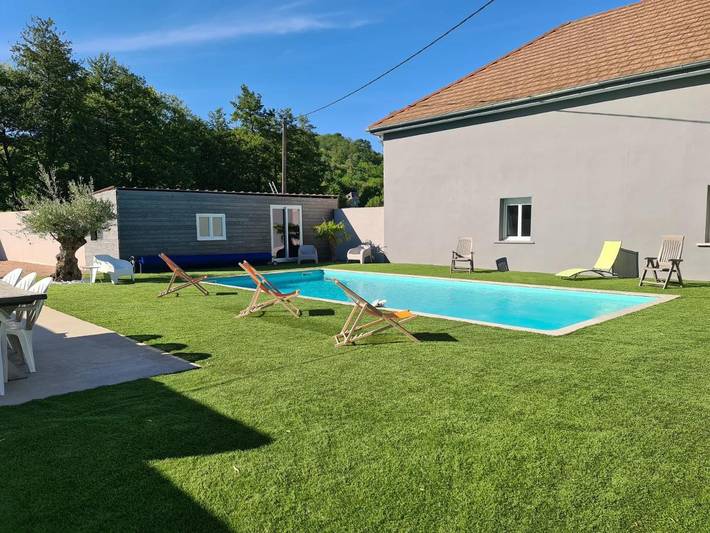 Location de vacances pour 13 personnes, avec piscine ainsi que vue et jardin, animaux acceptés à Le Creusot - 3