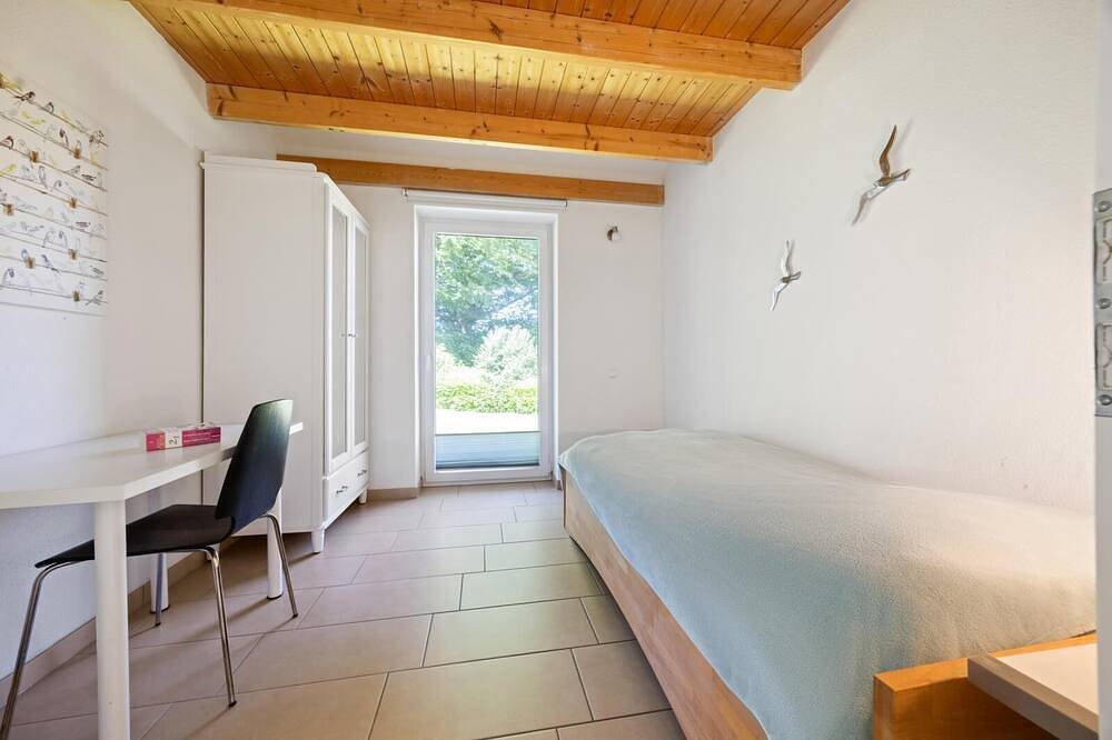 Im und um das \"Salzwiesenhaus\" finden Sie alles, was Sie zum Entspannen und Wohlfühlen in Ihren Ferien vom Alltag benötigen, mit wunderbarem Blick auf die Schlei vom Garten aus in Kosel, Ostsee Schleswig-Holstein