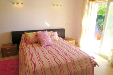 Villa for 8 People in Luz, Faro District, Photo 1