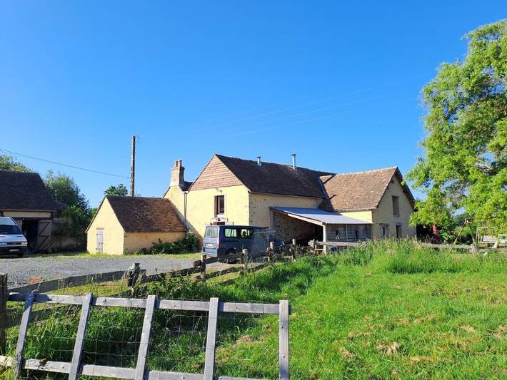 Location de vacances pour 15 personnes, avec jardin ainsi que piscine et vue, animaux acceptés à Saint-Mars-sous-Ballon - 2