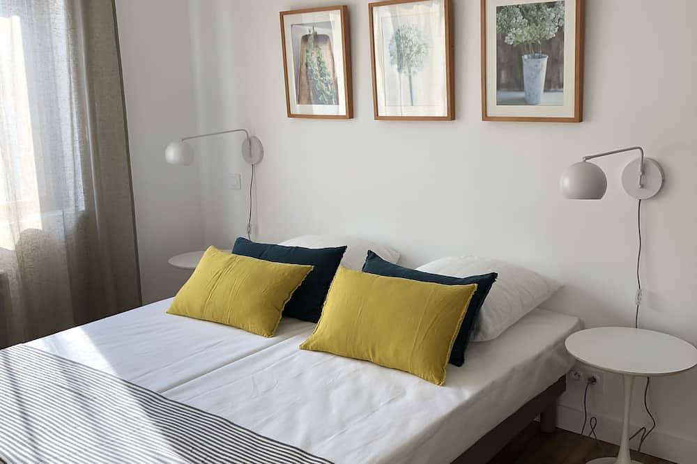 Muy bonita casa renovada en 2019 pies en el agua in Treffiagat, Region de Quimper
