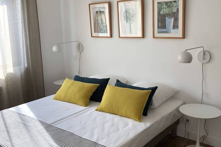 Muy bonita casa renovada en 2019 pies en el agua in Treffiagat, Region de Quimper