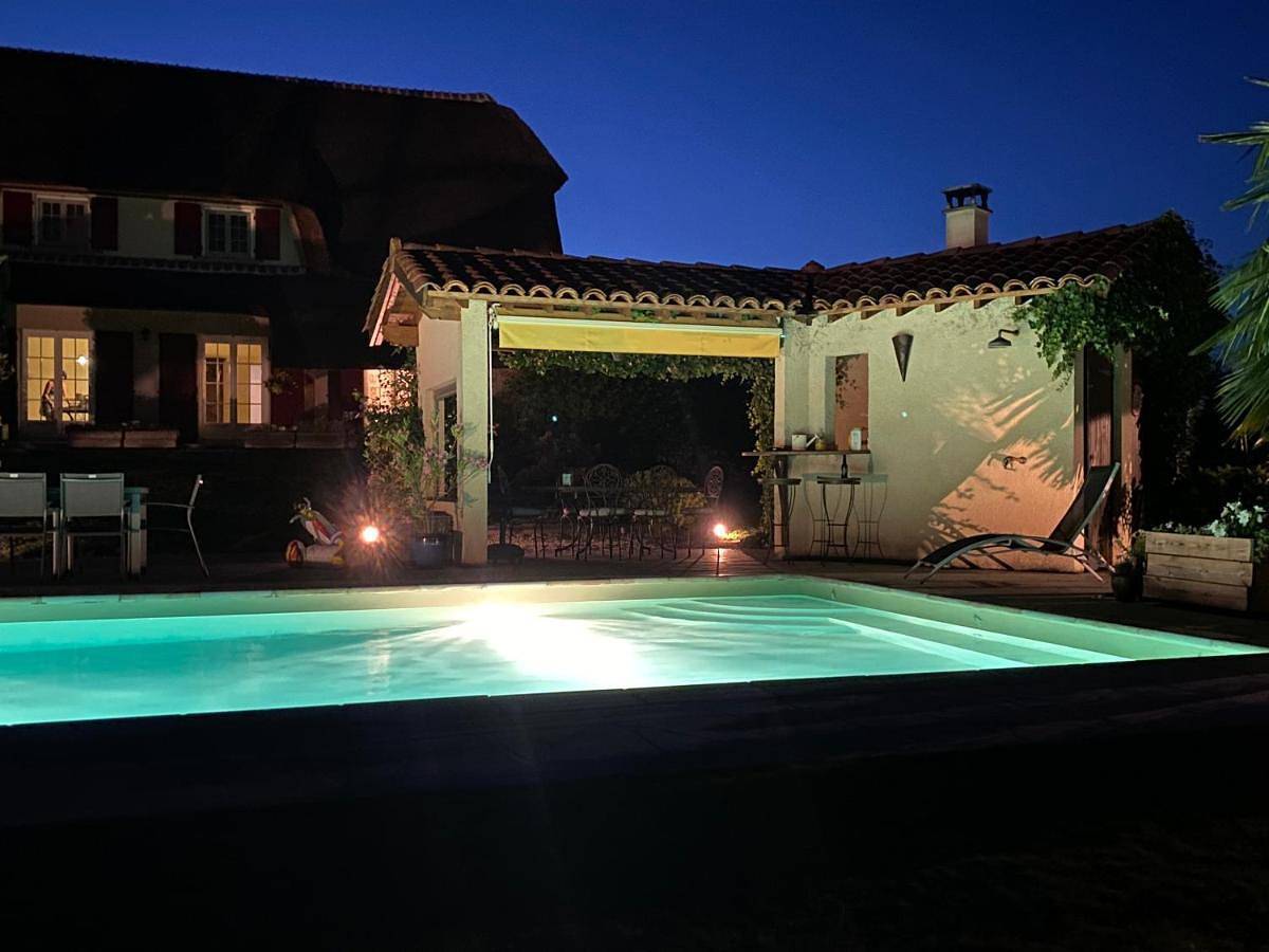 La Clé des Chaumes - Maison d'hôtes de charme avec piscine et bain nordique in Boisset-lès-Montrond, Montbrison