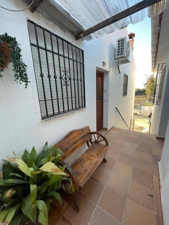 Gîte pour 5 personnes, avec Balcon et Terrasse ainsi que Jardin et Piscine dans Paulenca