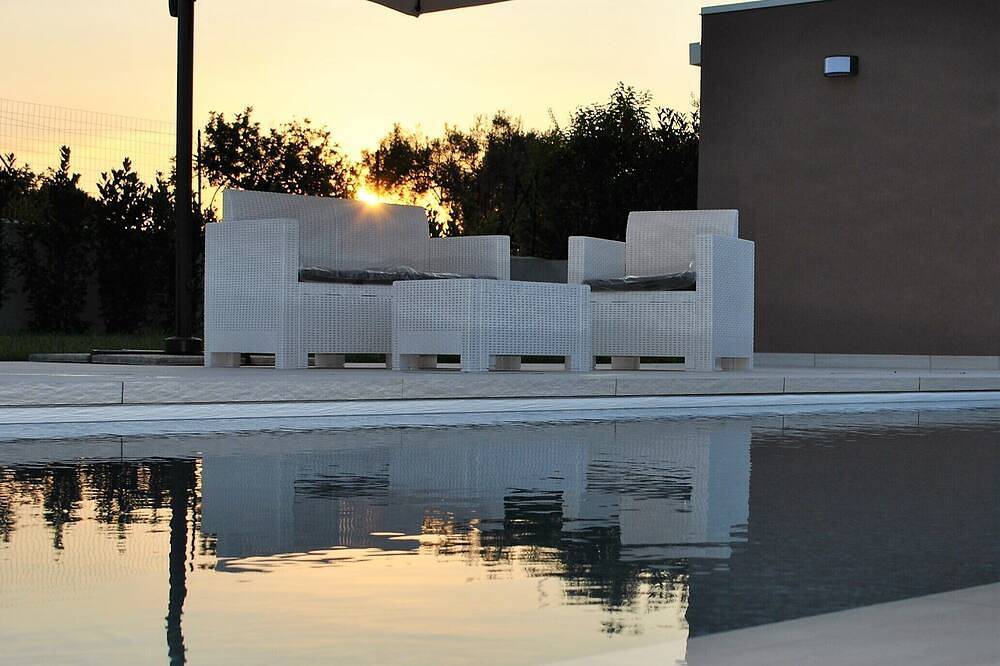 La Giara - Guest House.  Saltwater pool, parking lot, and hearty breakfast. in Módica, Provincia de Ragusa