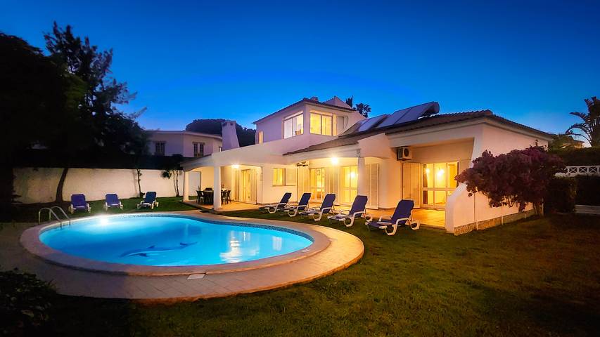 Villa for 12 people, with garden, with pets in Albufeira