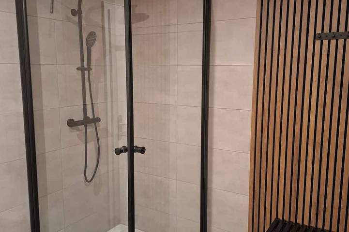 Ganze Wohnung, Flussblick! moderne Ferienwohnung m.Balkon, am Radweg Fulda+Weser in Staufenberg (Niedersachsen), Hessisches Bergland