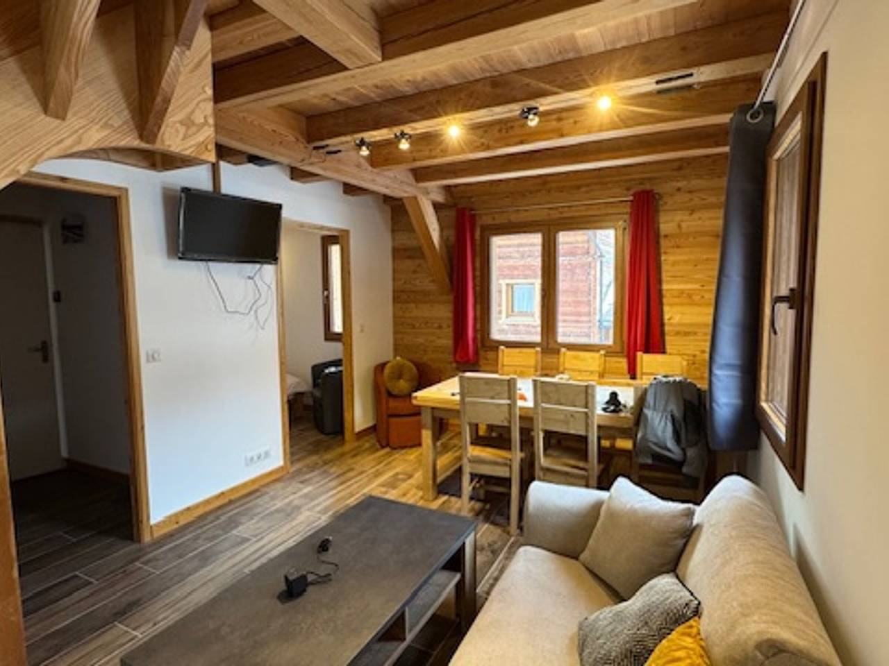 Appartement entier, Superbe duplex style refuge avec parking pour 5 pers in Montgenèvre, Région de Briançon