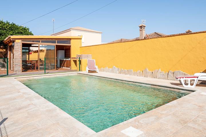 Familienorientiertes Ferienhaus "Casa Chiqui" mit Pool, WLAN & Klimaanlage in Conil de la Frontera, Costa de la Luz