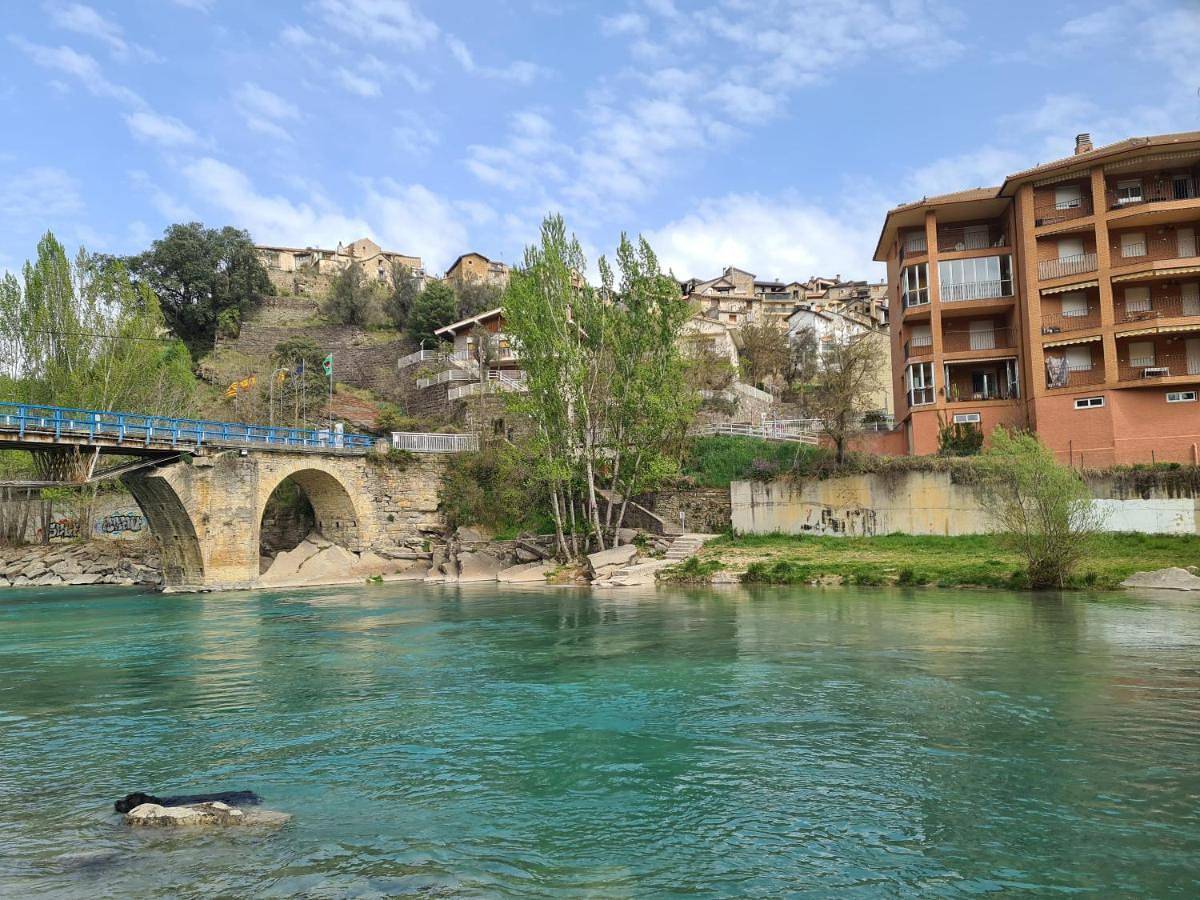 Apartamento entero, Three-Bedroom Apartment in Boltaña, Pirineo Aragonés