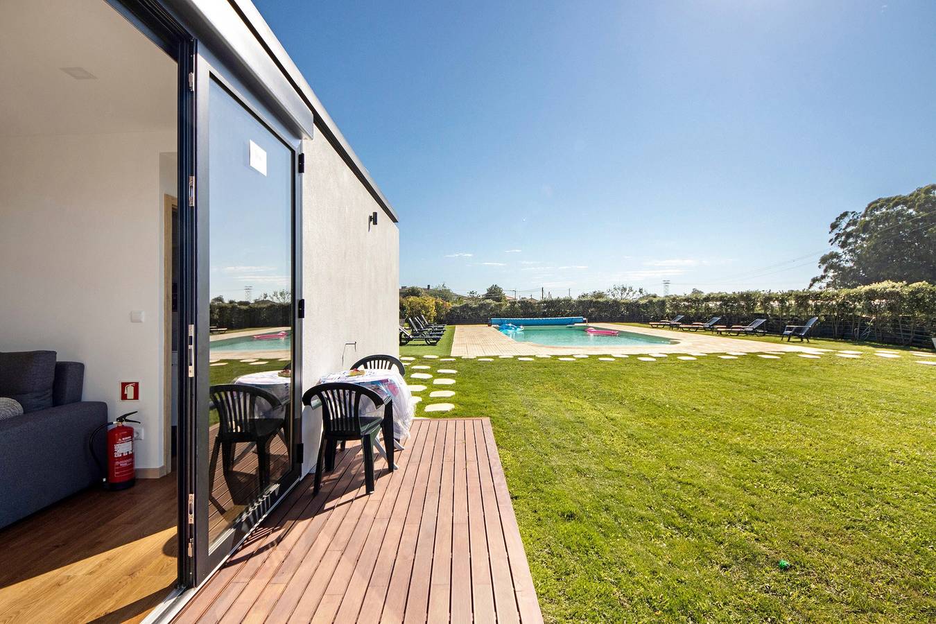 Bungalow 'Apartamento Thaï Com Piscina' met Gedeeld Zwembad, Privéterras en Wi-Fi, foto 14
