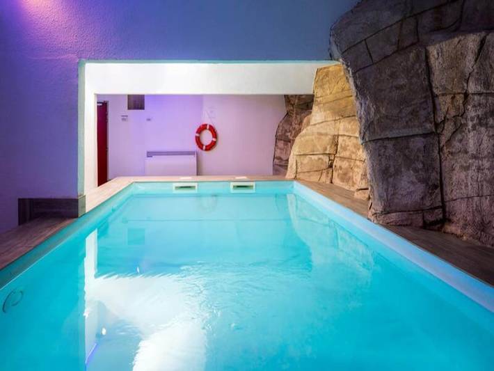 Gîte pour 3 personnes, avec piscine ainsi que sauna et balcon, animaux acceptés à Isola - 2