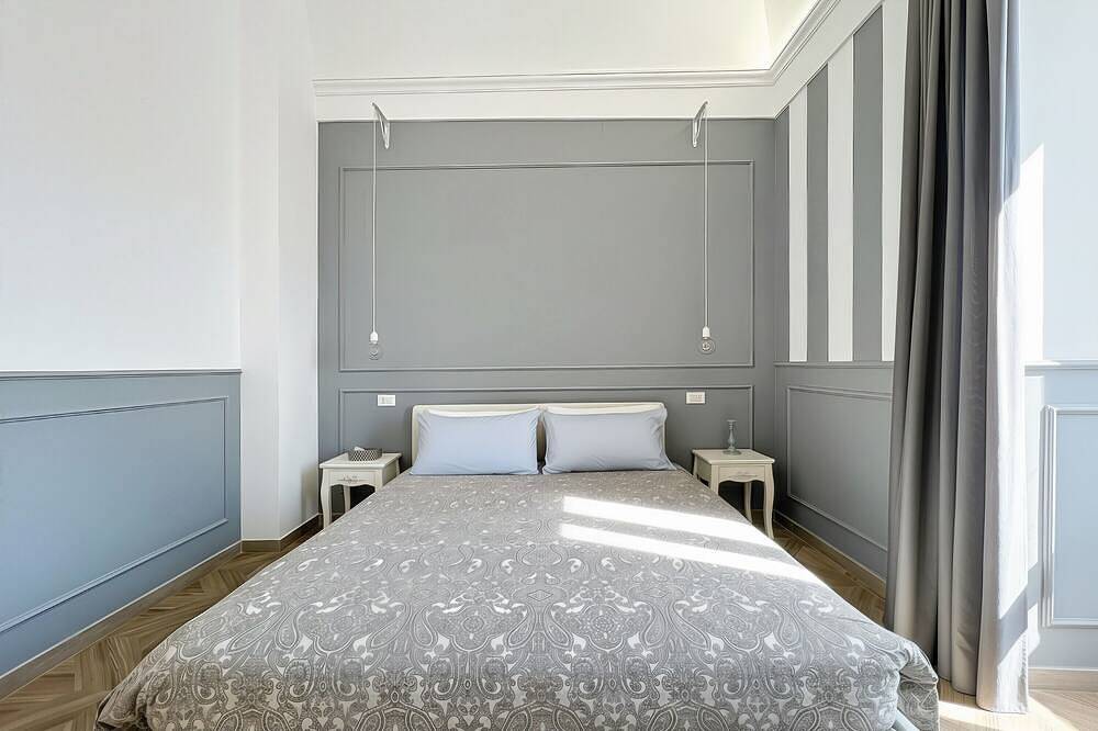 Bed and Breakfast 'Camera Queen - Orchidea Celeste' con Vista Mare, Wi-Fi e Aria Condizionata in Manfredonia, Gargano