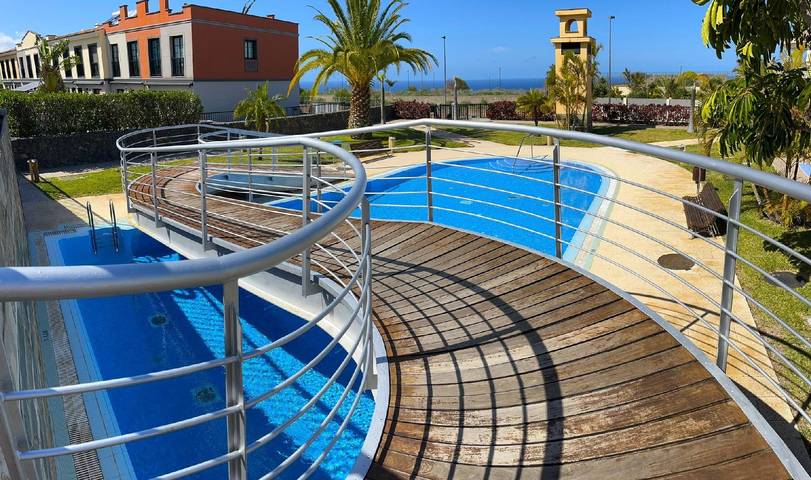 Apartamento para 5 personas, con jardín además de balcón y piscina en La Quinta
