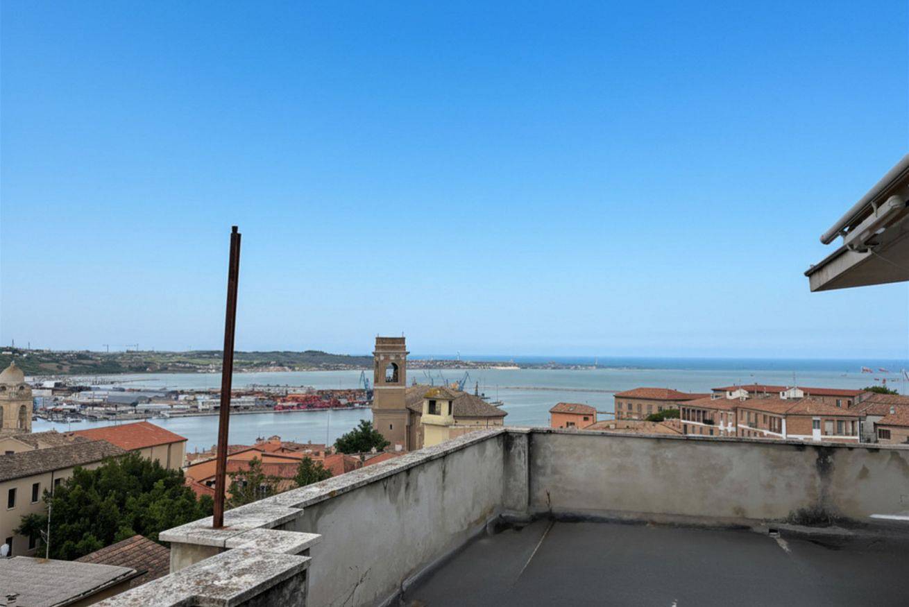 Apartamento entero, A51 – Ancona, elegant three-room apartment in the historic center in Ancona, Riviera del Conero