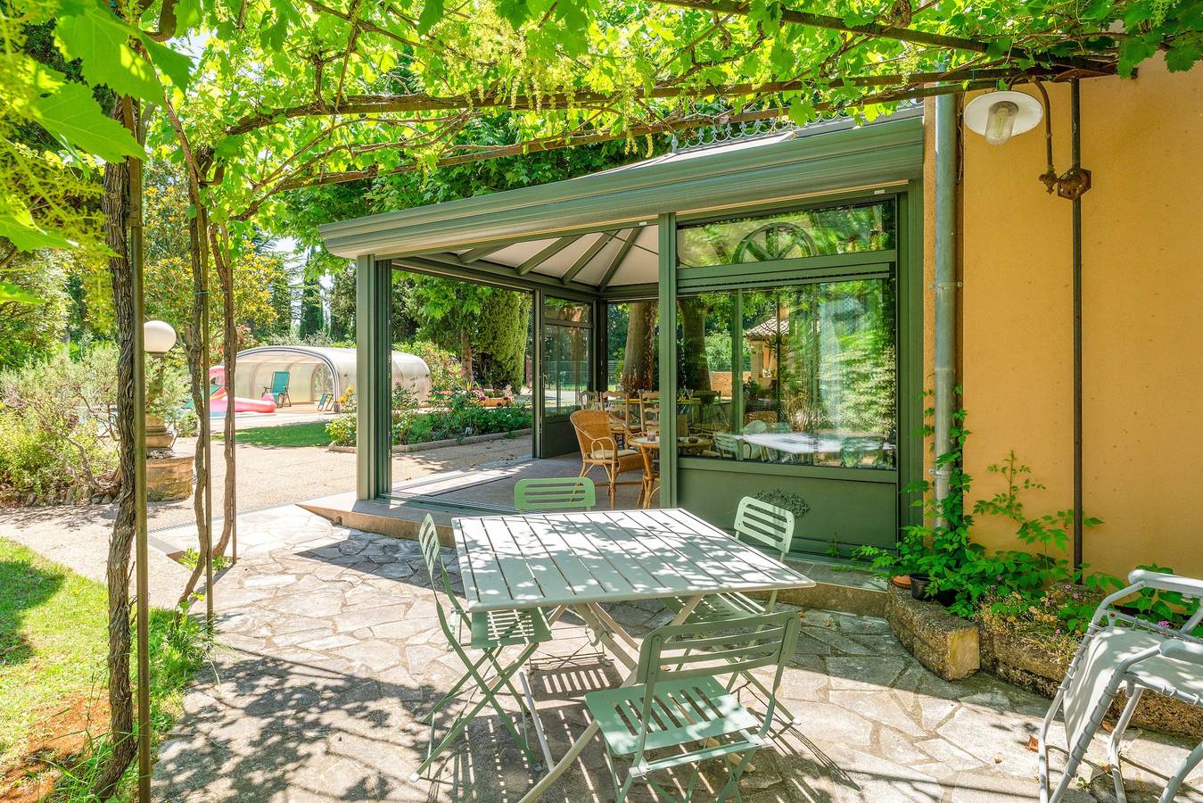 Ganze Wohnung, Familienfreundliches Ferienhaus mit beheiztem Gemeinschaftspool, Wlan & Klimaanlage in Le Thor in Le Thor, Vaucluse