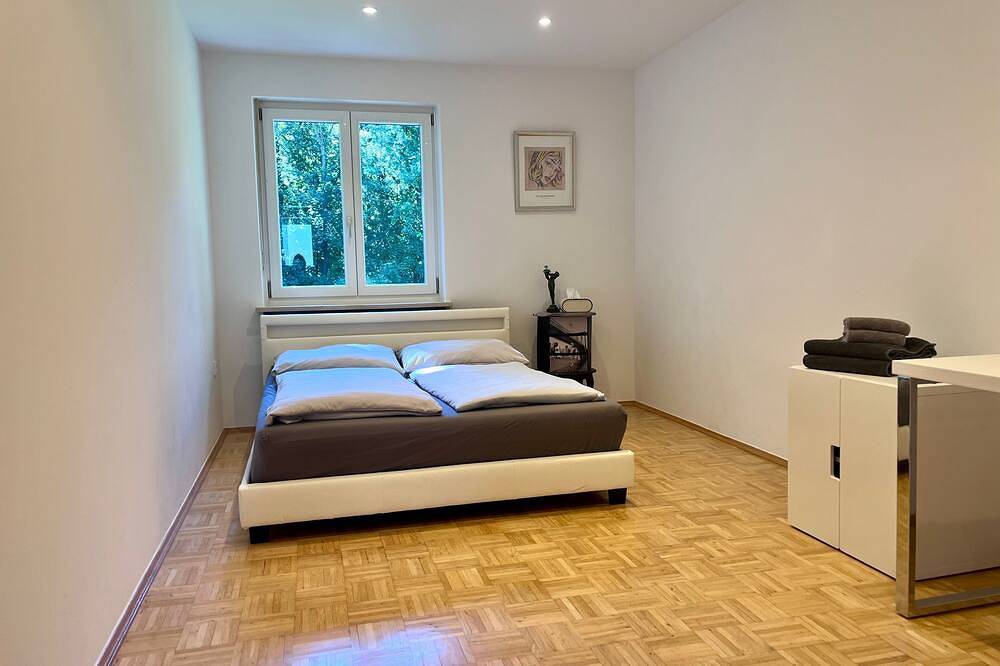 Large dream house in noble suburb of Munich, 15min. City centre, 12min. lake in Munich, Upper Bavaria