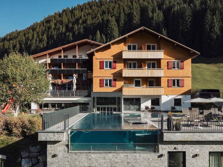 Hotel für 2 Personen, mit Balkon und Terrasse sowie Whirlpool und Garten in Vorarlberg