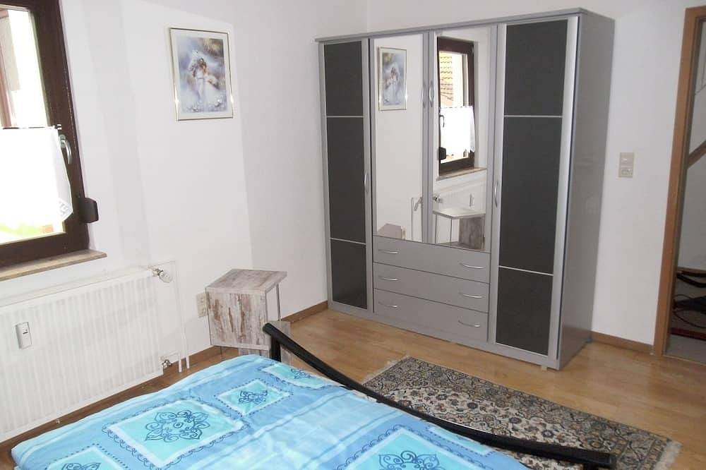 Ganze Wohnung, Gemütliches  Doppelzimmer  Nr. 1 mit Küche   Bad und Dusche in Beerfelden, Odenwaldkreis
