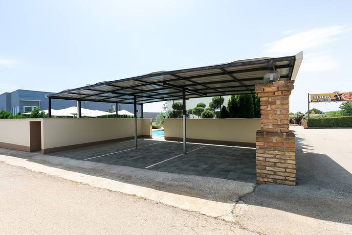 Ferienwohnung für 5 Personen, mit Balkon/Terrasse und Pool in Nova Vas - 4