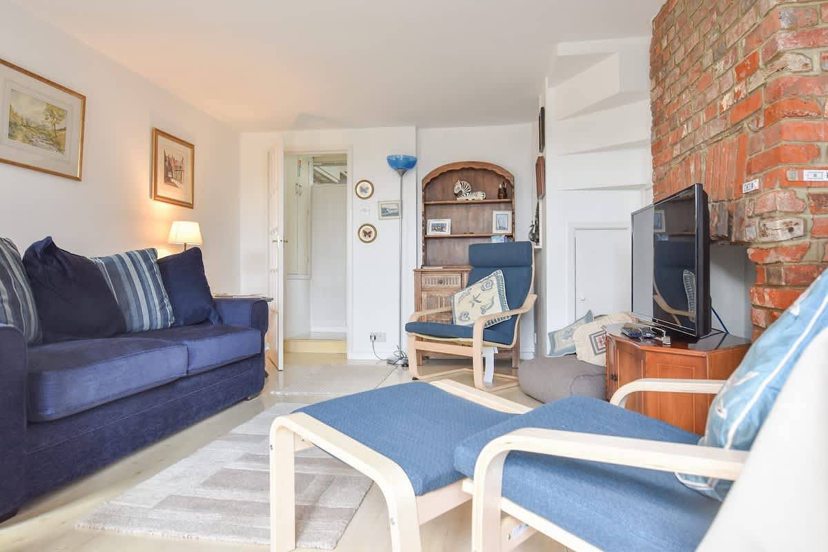 Mulberry Cottage coastal holiday home in Cowes, Isle of Wight
