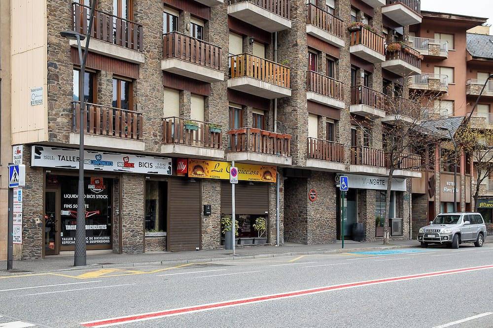 Entire apartment, Andbnb I Spacious and Cozy Retreat I 9 Min to Ski Lift in La Massana (City), Pal Arinsal
