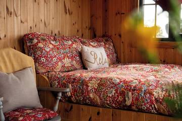 Log Cabin for 2 People in County Down, Ulster, Photo 1