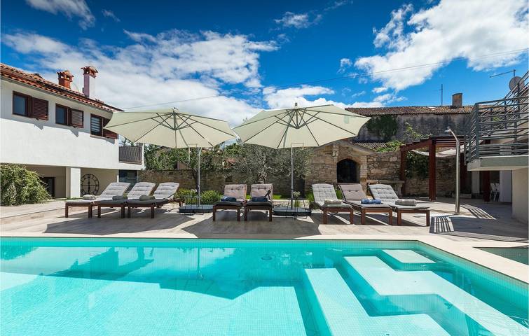 Reizendes 1-Zimmer-Apartment mit Pool, WLAN und Parkplatz in Rovinjsko Selo in Rovinjsko Selo, Rovinj