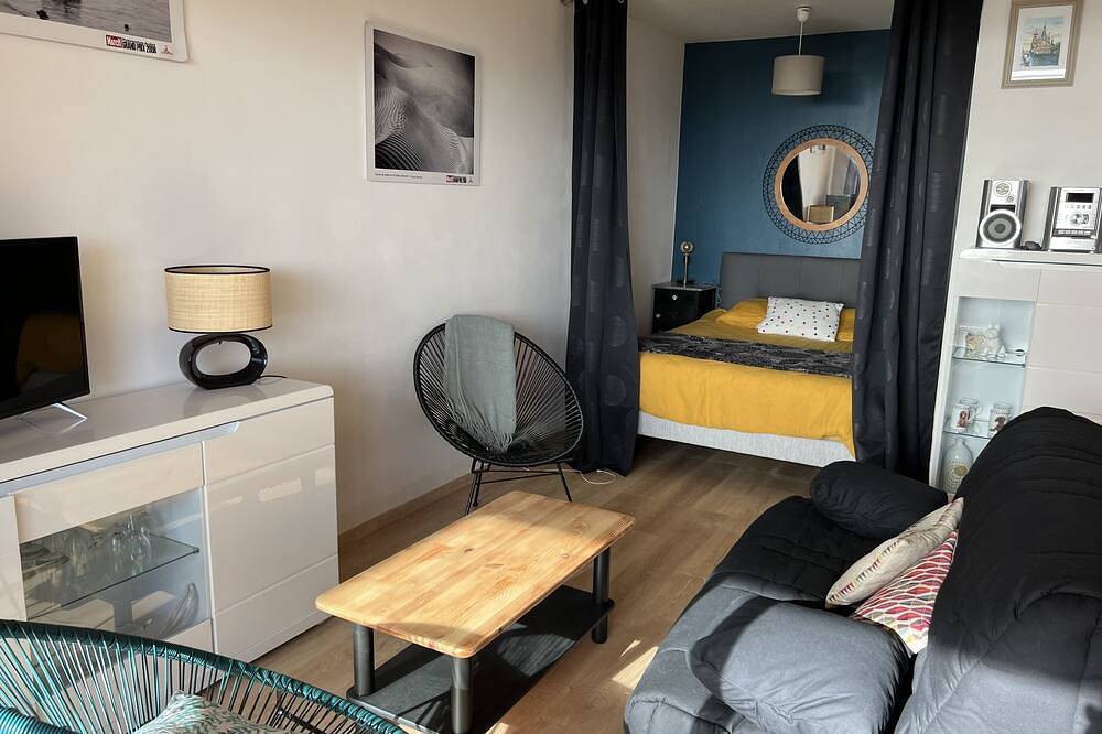 Appartement entier, Rent Large furnished F1 sea view - route des Sanguinaires in Ajaccio in Ajaccio, Golfe D'Ajaccio
