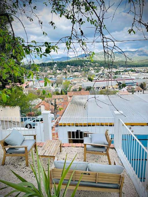 Gîte pour 4 personnes, avec jacuzzi et terrasse à La Penne-sur-Huveaune - 3