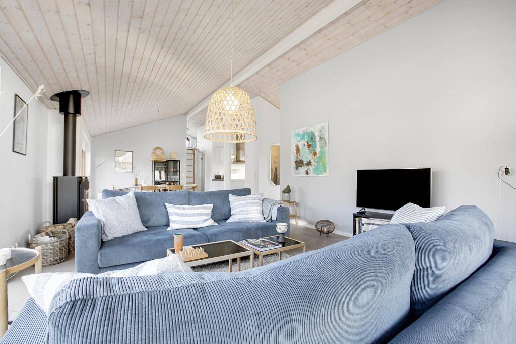 Bright and well-kept holiday home close to the beach, nature and charming Ebeltoft in Øerne, Ebeltoft