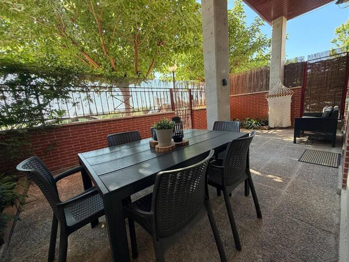 Apartamento para 4 personas, con Terraza además de Jardín y Piscina en Santo Domingo de la Calzada
