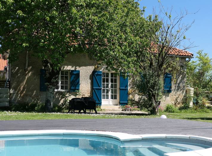 Gîte pour 6 personnes, avec piscine à Sorges