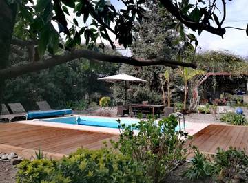 Gîte pour 6 personnes, avec jardin et piscine à Castagniers
