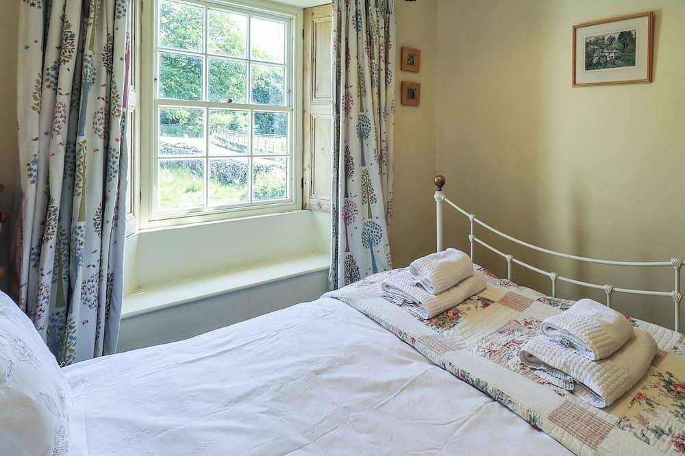 Ellis Howe, family friendly, character holiday cottage in Torver in Lake District