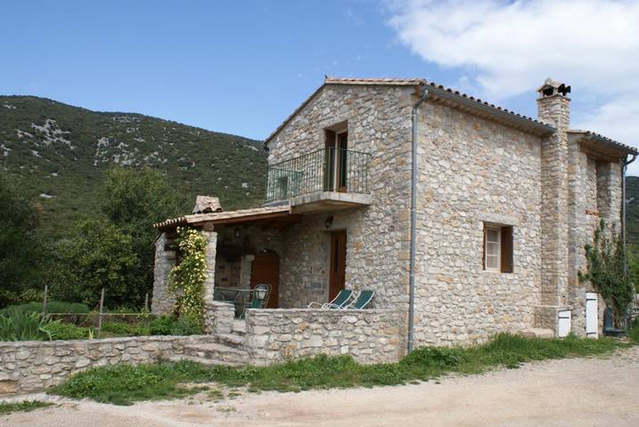 Gîte pour 4 personnes, avec terrasse et piscine à Saint-André-de-Buèges