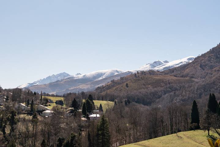 Panoramic Chalet in Bagnères-de-Bigorre Pic du Midi View Garden and Private Parking in Bagnères-de-Bigorre, Hautes-Pyrénées