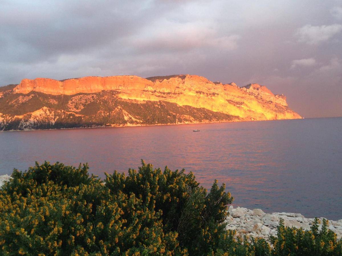 Appartement entier, Estivado Sea View - Mer à 50 m et Piscine avec Spa in Cassis, Parc national des Calanques