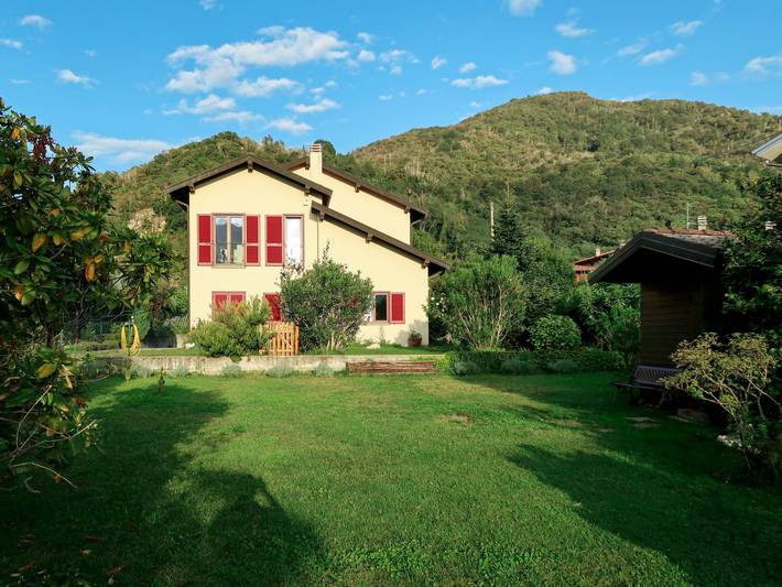 Ferienwohnung für 2 Personen, mit Balkon und Garten in Maccagno con Pino e Veddasca