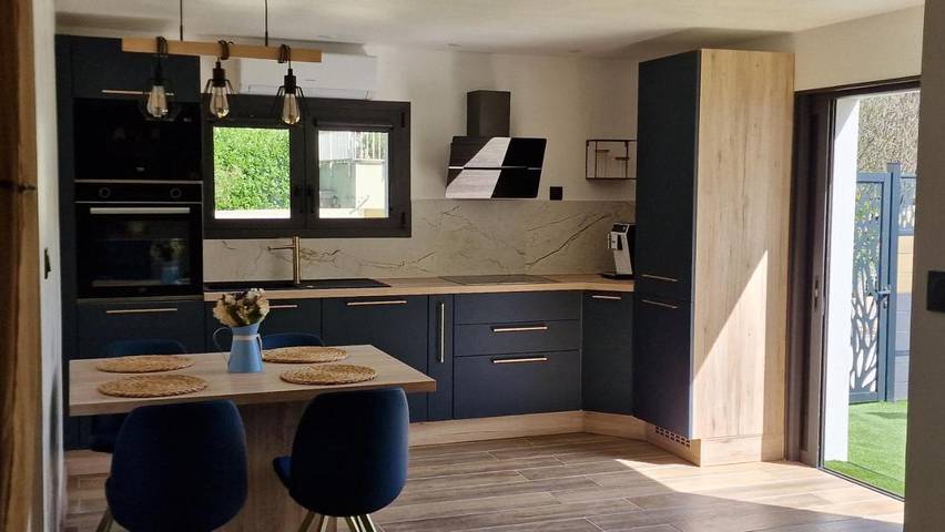 Gîte pour 6 personnes, avec Jacuzzi et Terrasse ainsi que Jardin et Vue à Carnoux-en-Provence - 4