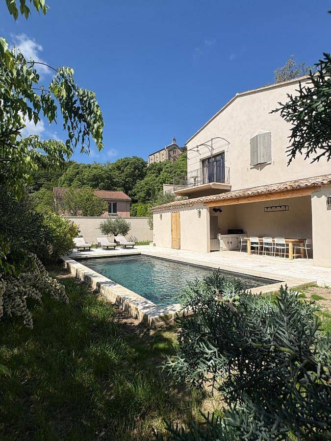 Maison de vacances pour 6 personnes, avec Balcon et Terrasse ainsi que Jardin et Piscine à Lacoste