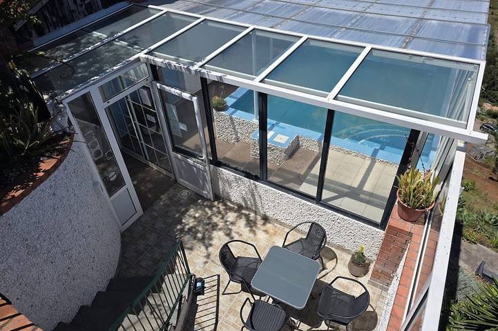 Bungalow pour 2 personnes, avec jacuzzi ainsi que jardin et balcon sur l' Île de Madère