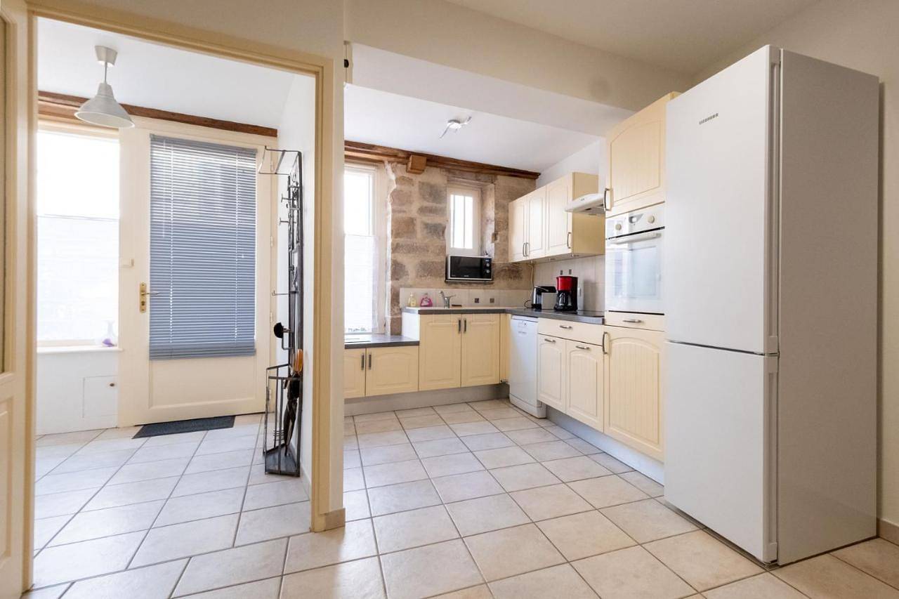 Appartement entier, One-Bedroom Apartment in Cluny, Région de Mâcon