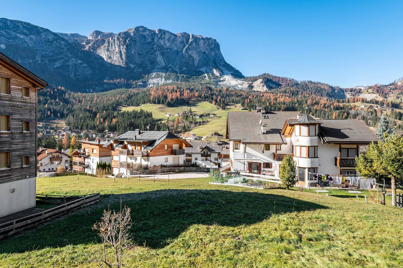 Appartamento intero, Appartamento '3' con vista sulle montagne, giardino in comune e Wi-Fi in Badia, Dolomiti Superski