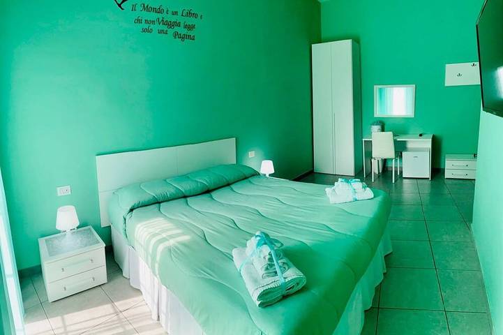 Bed and breakfast for 13 people in Naples