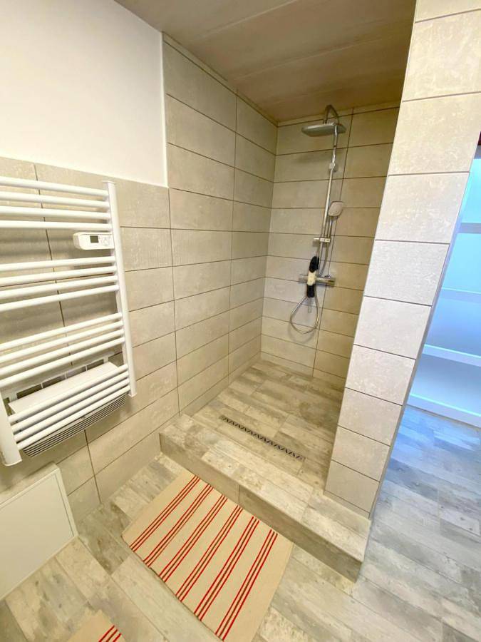Gîte pour 4 personnes, avec terrasse à Biran