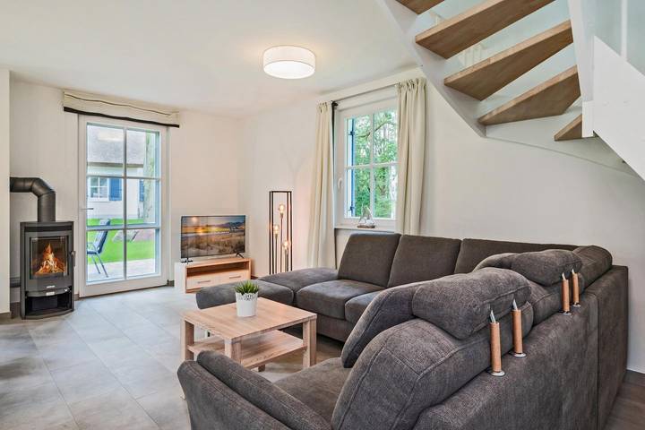Modernes Ferienhaus im Fischerdorf mit Sauna, Garten & Blick ins Grüne – perfekt zum Abschalten in Zirchow, Usedom