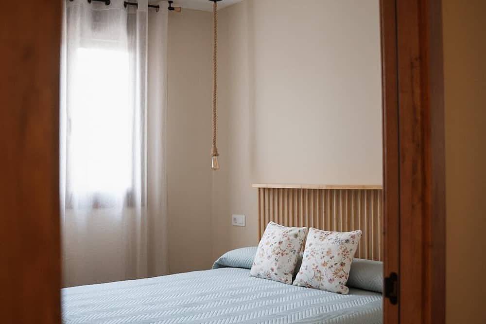 Rural house with fireplace, between the natural park of Monfragüe and Trujillo. in La Aldea del Obispo, Cáceres Region