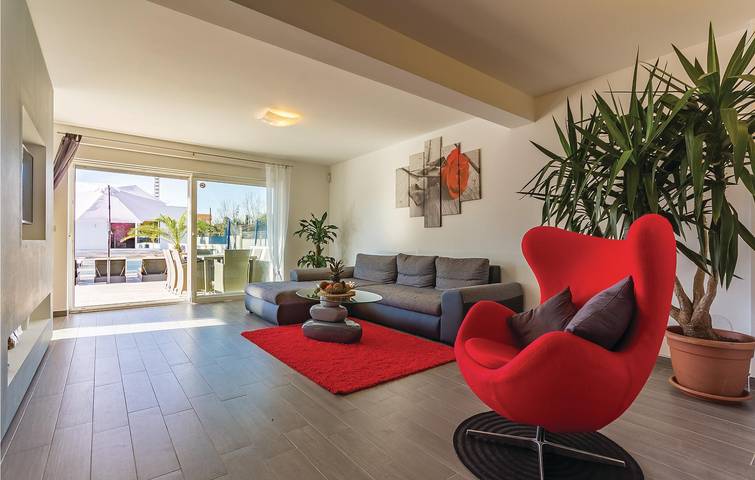 Stilvolles Apartment mit Pool, WLAN und Terrasse in der Nähe des Stadtzentrums von Sisan in Sisan, Südküste Istrien